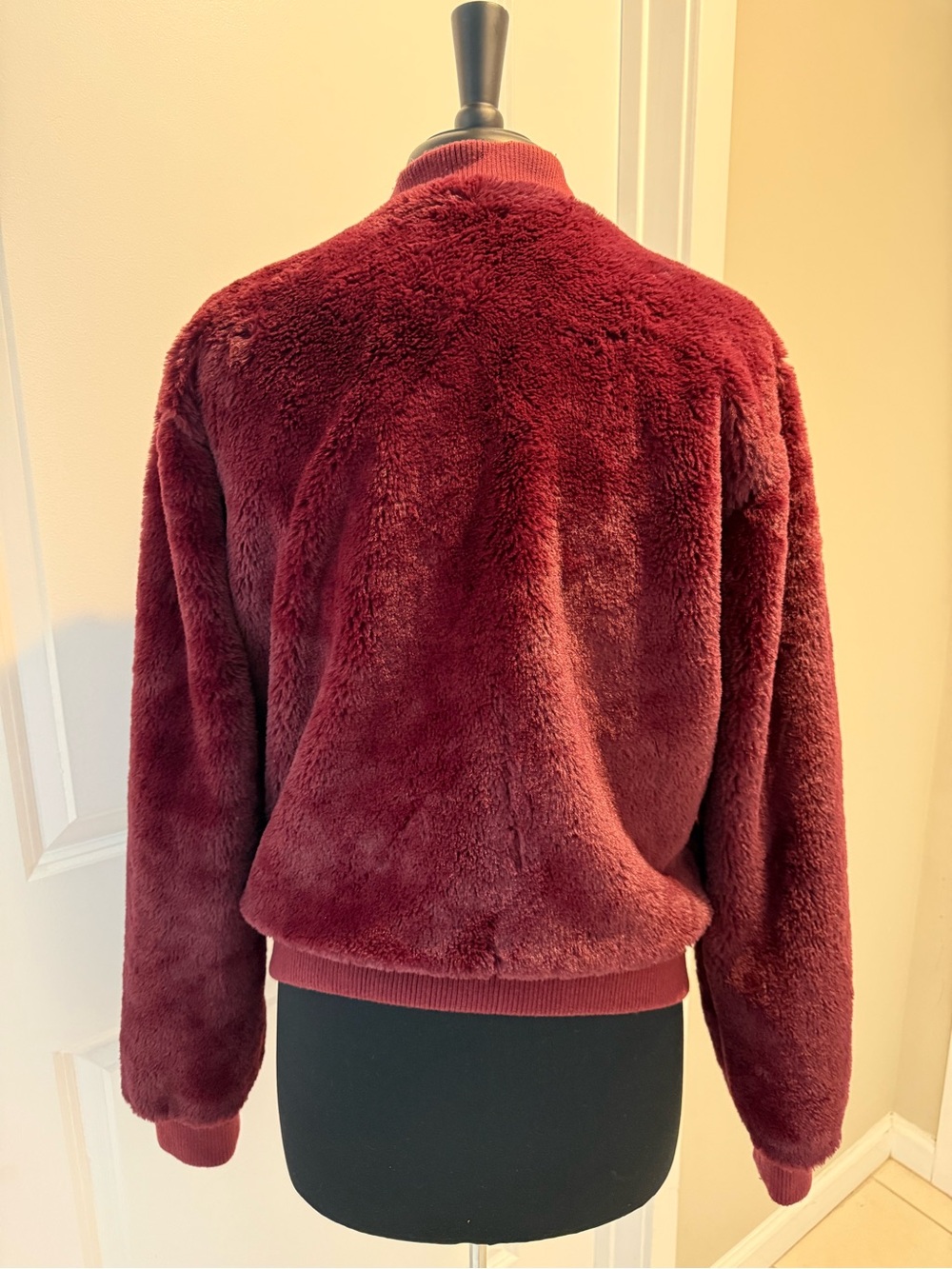 Guess Burgundy Faux Fur Bomber Jacket with DEFECTS - Picture 2 of 3